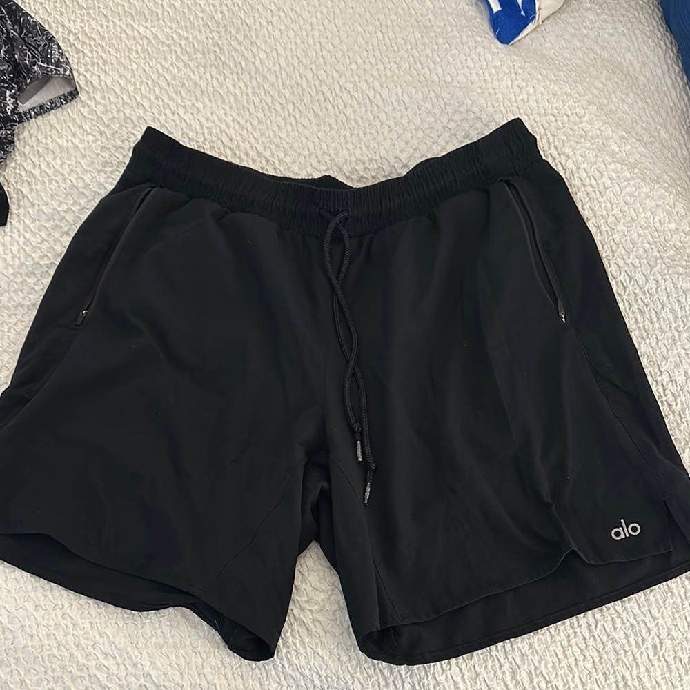 ALO Yoga Men's Black Athletic Shorts